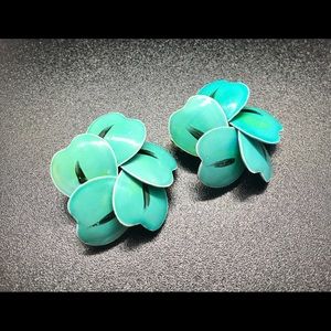 Vintage turquoise color flower earrings.